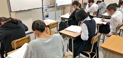 全体で1クラス10名ぐらいの授業です。